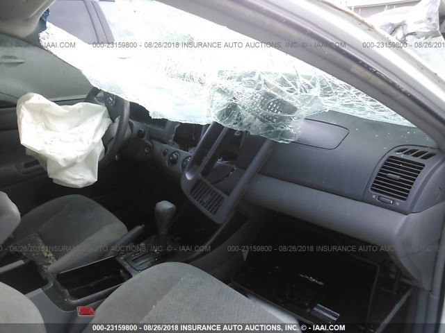 4T1BE32K14U316625 - 2004 TOYOTA CAMRY LE/XLE/SE 白色 照片 5