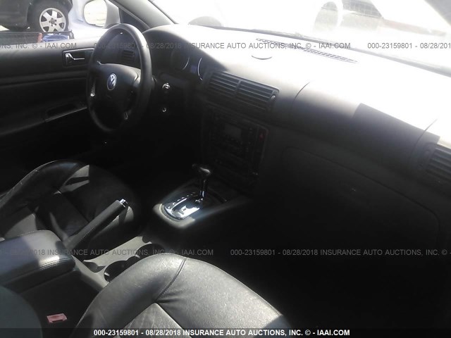 WVWRU63B85P005764 - 2005 VOLKSWAGEN PASSAT GLX SILVER photo 5