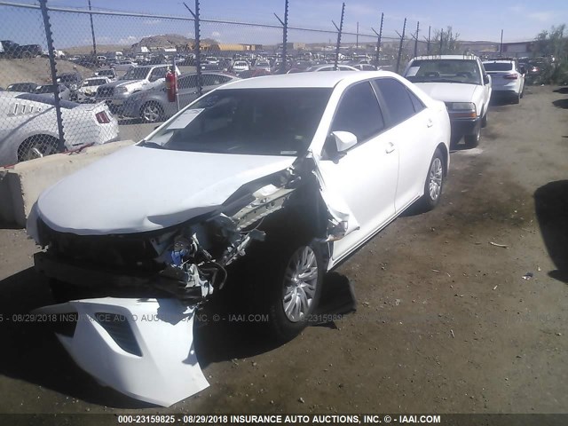 4T1BF1FK6CU555551 - 2012 TOYOTA CAMRY SE/LE/XLE თეთრი ფოტო 2