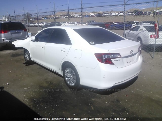 4T1BF1FK6CU555551 - 2012 TOYOTA CAMRY SE/LE/XLE თეთრი ფოტო 3