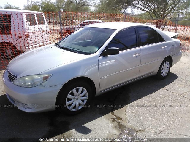 4T1BE32KX5U423643 - 2005 TOYOTA CAMRY LE/XLE/SE 银色 照片 2