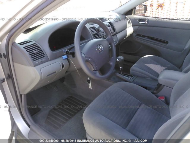 4T1BE32KX5U423643 - 2005 TOYOTA CAMRY LE/XLE/SE 银色 照片 5