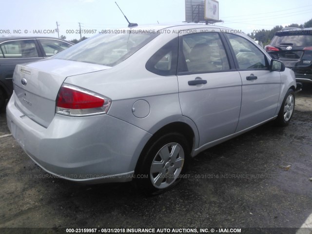 1FAHP34N08W245658 - 2008 FORD FOCUS S/SE GRAY photo 4