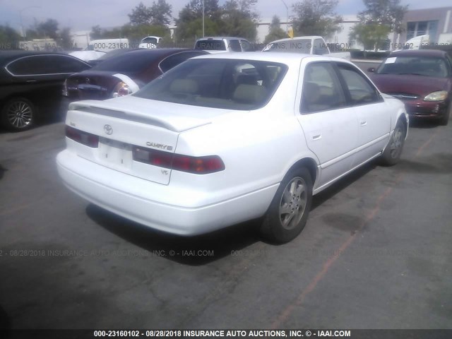 JT2BF22K7V0029898 - 1997 TOYOTA CAMRY LE/XLE 白色 照片 4