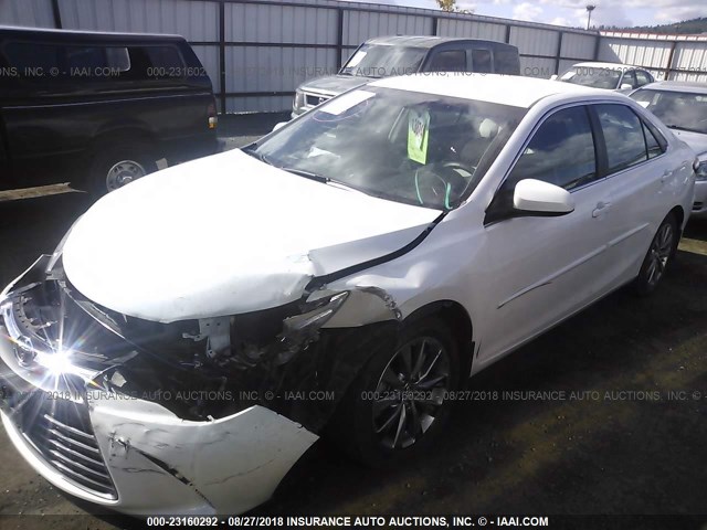 4T1BF1FK2HU324105 - 2017 TOYOTA CAMRY LE/XLE/SE/XSE 白色 照片 2