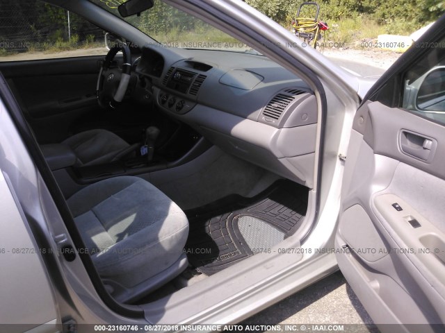 4T1BF32K62U026441 - 2002 TOYOTA CAMRY LE/XLE/SE Gümüş foto 5