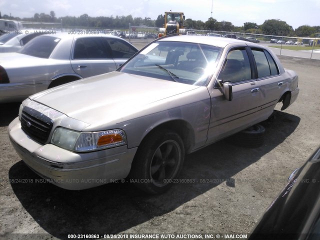 2FAFP74W3WX175047 - 1998 FORD CROWN VICTORIA LX GOLD photo 2