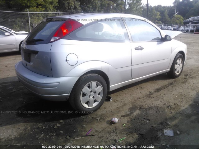 1FAFP31N47W278317 - 2007 FORD FOCUS ZX3/S/SE/SES SILVER photo 4