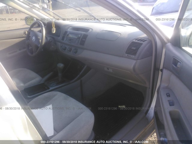 4T1BE32K33U777193 - 2003 TOYOTA CAMRY LE/XLE/SE Күміс фото 5