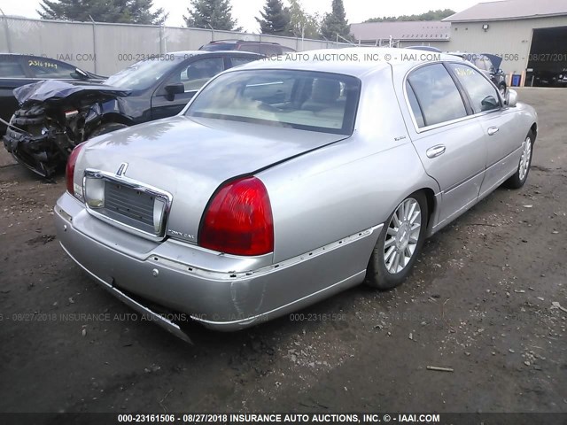 1LNHM82W23Y648125 - 2003 LINCOLN TOWN CAR SIGNATURE SILVER photo 4