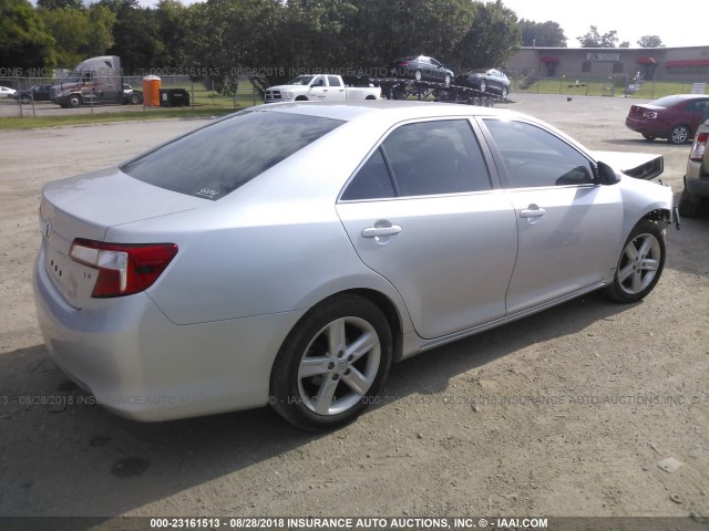 4T1BF1FK8CU024741 - 2012 TOYOTA CAMRY SE/LE/XLE ვერცხლისფერი ფოტო 4