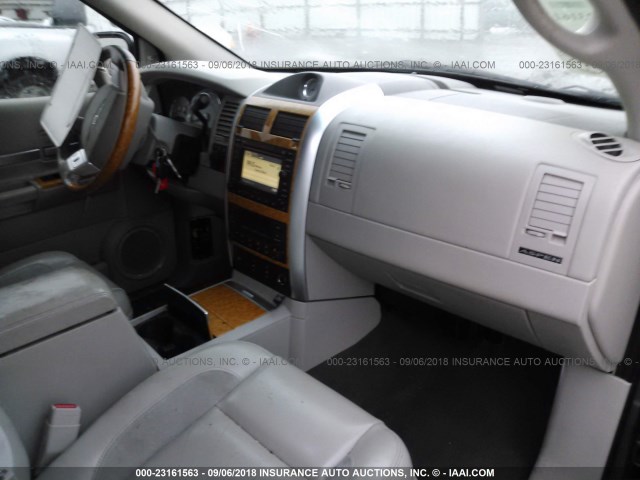 1A8HW582X7F550911 - 2007 CHRYSLER ASPEN LIMITED GRAY photo 5