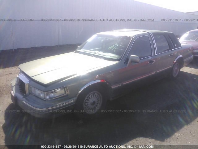 1LNLM82W5SY640514 - 1995 LINCOLN TOWN CAR SIGNATURE/SPINNAKER GREEN photo 2