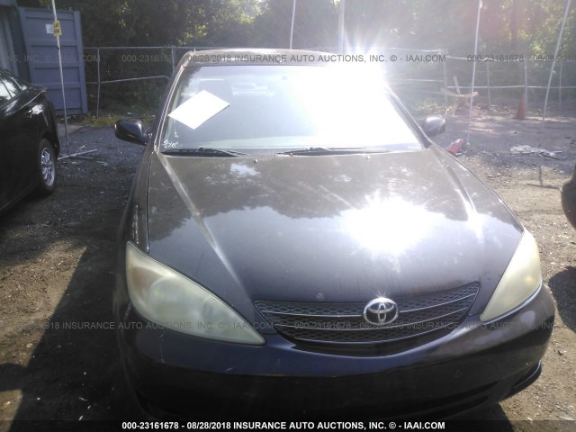 JTDBE32K220135459 - 2002 TOYOTA CAMRY LE/XLE/SE 黑色 照片 6