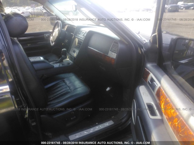 5LMFU28R93LJ40119 - 2003 LINCOLN NAVIGATOR Schwarz Foto 5