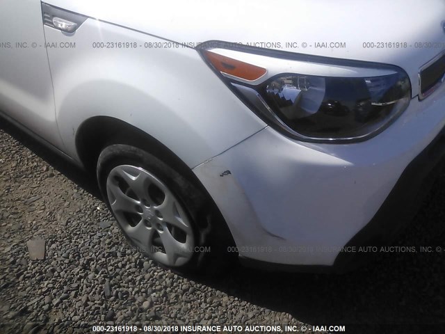 KNDJN2A22E7017849 - 2014 KIA SOUL WHITE photo 6