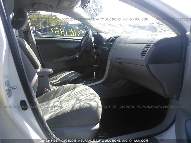 JTDBL40E899067120 - 2009 TOYOTA COROLLA LE/XLE WHITE photo 5