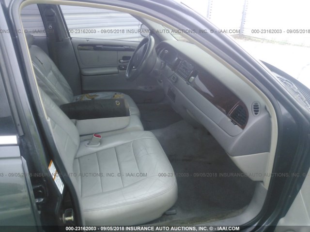 1LNHM81W0XY718048 - 1999 LINCOLN TOWN CAR EXECUTIVE GRAY photo 5
