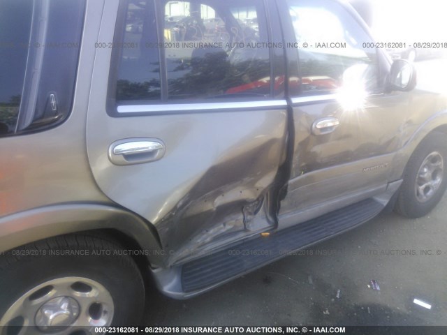 5LMFU28R92LJ14568 - 2002 LINCOLN NAVIGATOR 灰色 照片 6