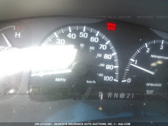 5LMFU28R92LJ14568 - 2002 LINCOLN NAVIGATOR 灰色 照片 7