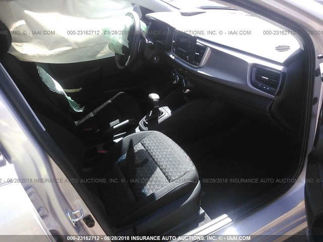 3KPA24AB3JE057615 - 2018 KIA RIO LX/S SILVER photo 5