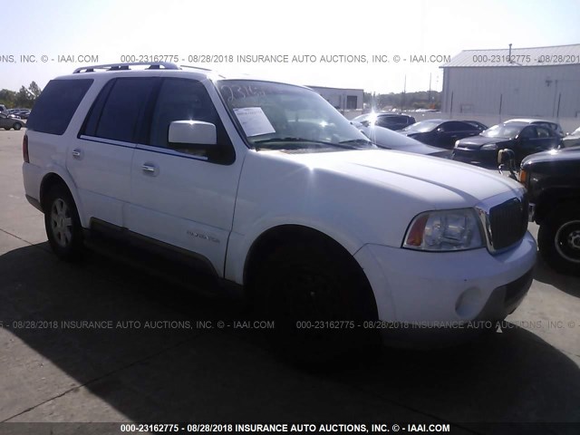 5LMFU28R04LJ14381 - 2004 LINCOLN NAVIGATOR 白色 照片 1