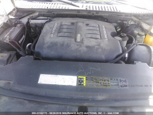 5LMFU28R04LJ14381 - 2004 LINCOLN NAVIGATOR 白色 照片 10
