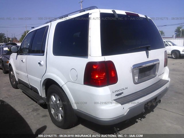 5LMFU28R04LJ14381 - 2004 LINCOLN NAVIGATOR 白色 照片 3