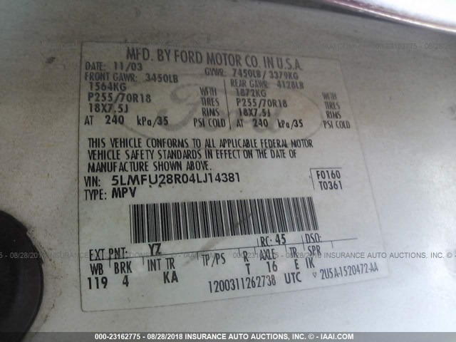 5LMFU28R04LJ14381 - 2004 LINCOLN NAVIGATOR 白色 照片 9
