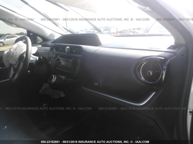 JTDKDTB38F1576248 - 2015 TOYOTA PRIUS C WHITE photo 5