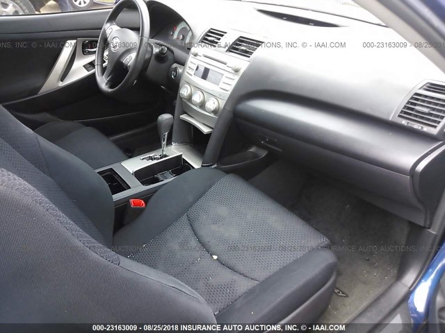 4T1BF3EK0BU751125 - 2011 TOYOTA CAMRY SE/LE/XLE 蓝色 照片 5