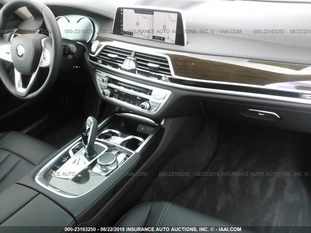 WBA7E4C55KGV28414 - 2019 BMW 740 XI WHITE photo 5