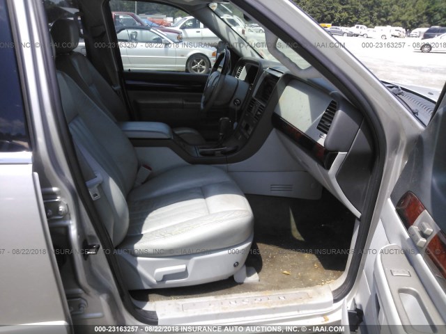 5LMEU88H94ZJ26337 - 2004 LINCOLN AVIATOR 银色 照片 5
