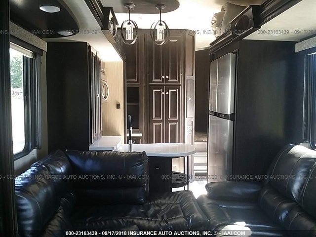 5SFCG4438JE374393 - 2018 HEARTLAND ROAD WARRIOR 429  GOLD photo 5