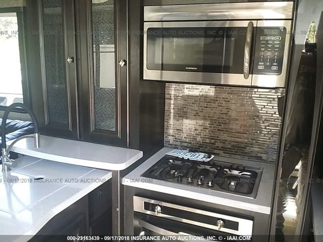 5SFCG4438JE374393 - 2018 HEARTLAND ROAD WARRIOR 429  GOLD photo 7