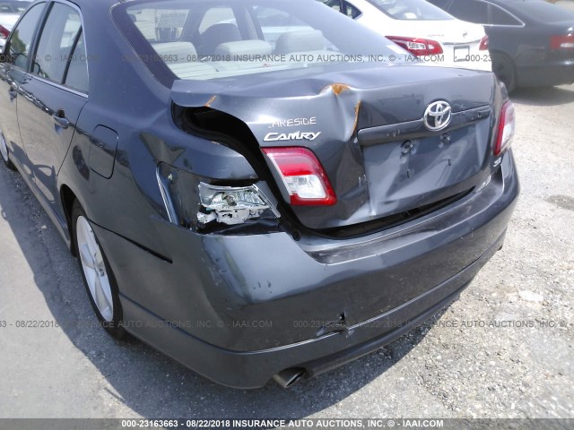 4T1BF3EK2AU043876 - 2010 TOYOTA CAMRY SE/LE/XLE ნაცრისფერი ფოტო 6