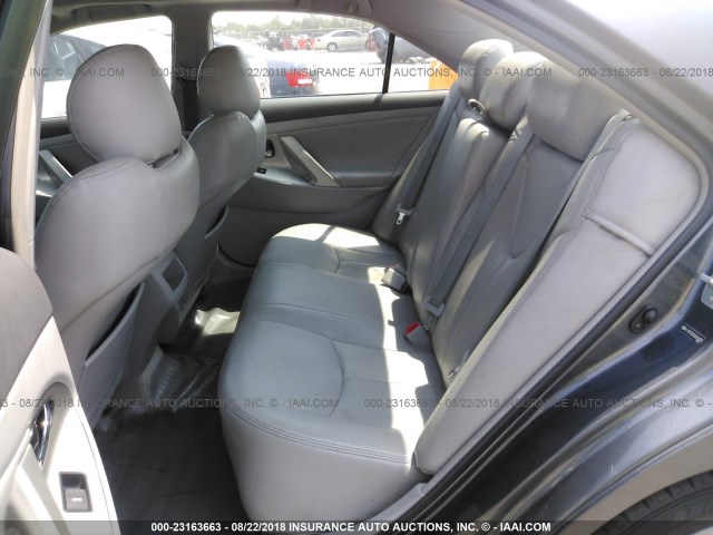 4T1BF3EK2AU043876 - 2010 TOYOTA CAMRY SE/LE/XLE ნაცრისფერი ფოტო 8