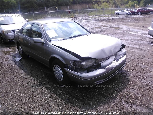 4T1BG28K2WU371454 - 1998 TOYOTA CAMRY CE/LE/XLE 金色 照片 1