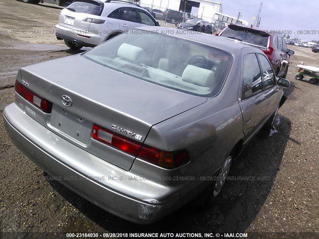 4T1BG28K2WU371454 - 1998 TOYOTA CAMRY CE/LE/XLE 金色 照片 4
