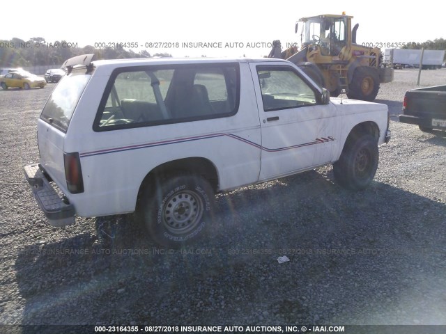 1GNCT18W8P0194930 - 1993 CHEVROLET BLAZER S10 WHITE photo 4