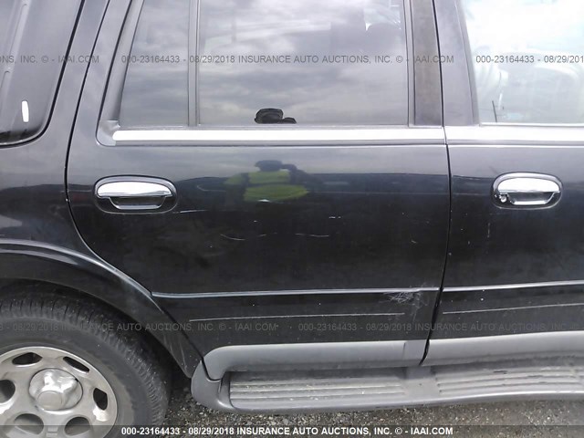 5LMPU28L3WLJ10151 - 1998 LINCOLN NAVIGATOR Schwarz Foto 6