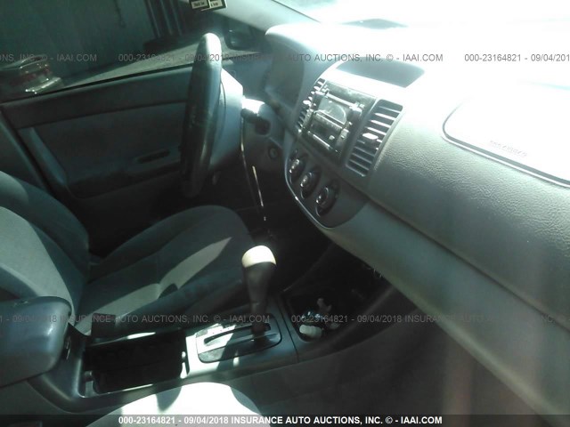 JTDBE32K520005319 - 2002 TOYOTA CAMRY LE/XLE/SE Қара фото 5
