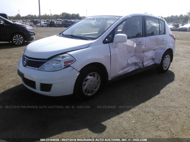 3N1BC13E89L443691 - 2009 NISSAN VERSA S/SL WHITE photo 2