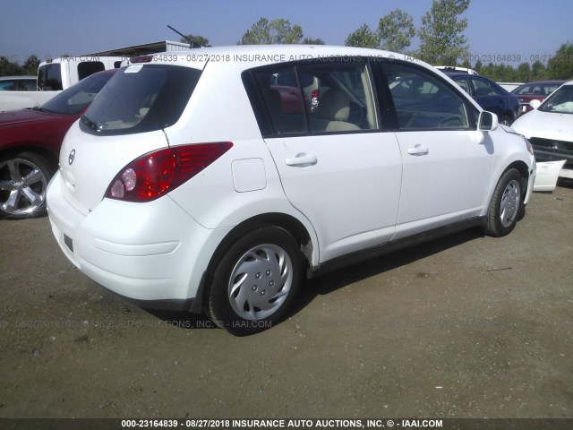 3N1BC13E89L443691 - 2009 NISSAN VERSA S/SL WHITE photo 4