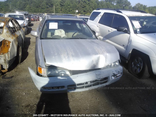 1HGCE6676VA022366 - 1997 HONDA ACCORD EX/EX-R SILVER photo 6