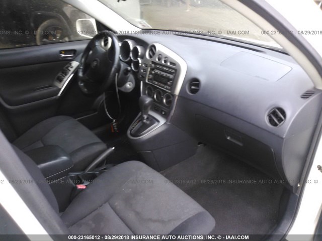 2T1KR32E83C067206 - 2003 TOYOTA COROLLA MATRIX XR WHITE photo 5