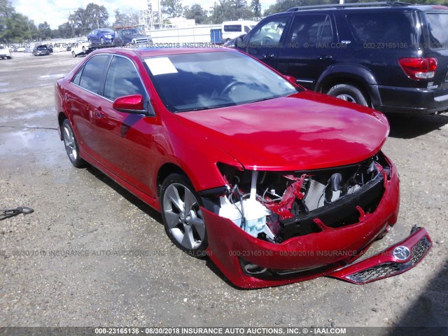 4T1BF1FK1CU636845 - 2012 TOYOTA CAMRY SE/LE/XLE წითელი ფოტო 1