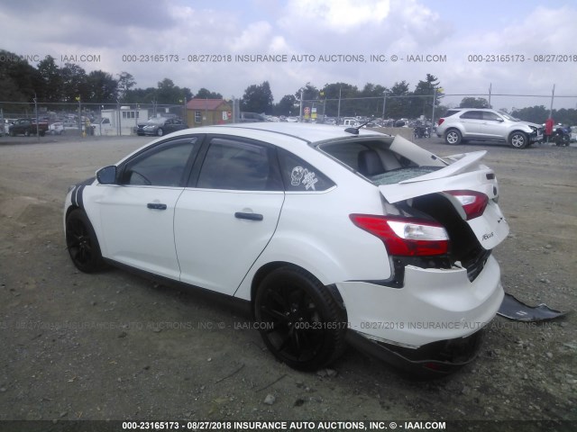 1FAHP3J20CL475186 - 2012 FORD FOCUS TITANIUM WHITE photo 3