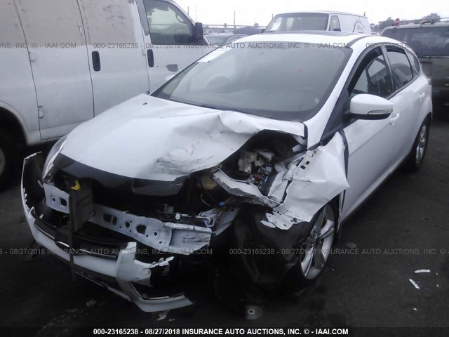 1FADP3K21EL288040 - 2014 FORD FOCUS SE WHITE photo 2
