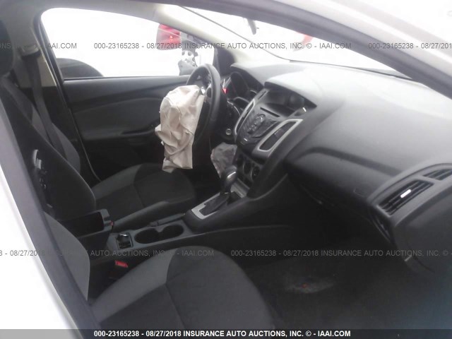 1FADP3K21EL288040 - 2014 FORD FOCUS SE WHITE photo 5